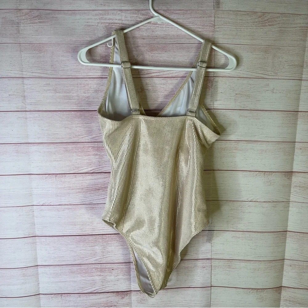 Unbranded Apricot Textured V Neck One-Pieces Swimsuit‎ Size Large